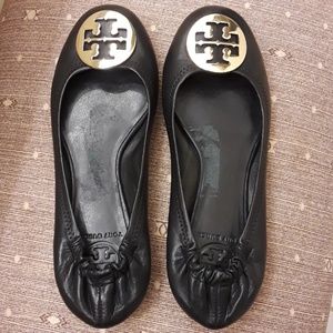 Beautiful Tory Burch, Black with Gold Emblem